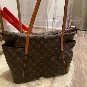 Louis Vuitton Totally MM Monogram (Discontinued)
